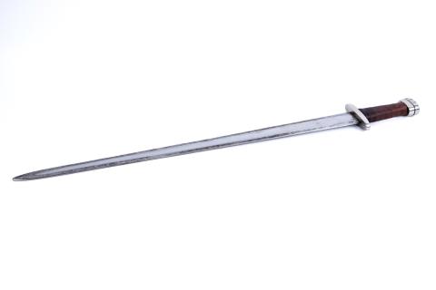 Sword. The Dutch for "sword" is "zwaard".