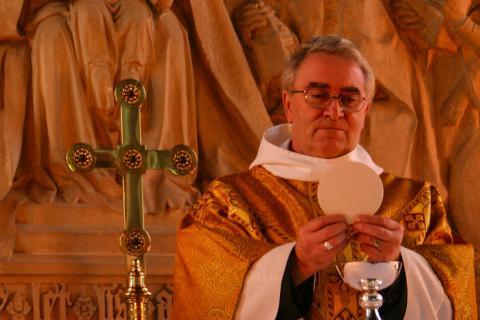 Priest. The Dutch for "priest" is "priester". Priest. The Dutch for "priest" is "priester".