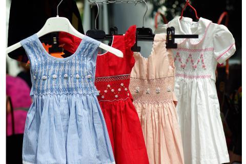 Dress. The Dutch for "dress" is "jurk". Dress. The Dutch for "dress" is "jurk".