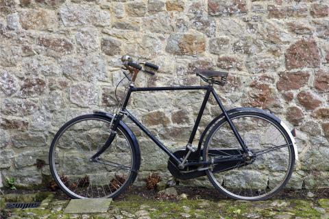 The bicycle. The Dutch for "the bicycle" is "de fiets". The bicycle. The Dutch for "the bicycle" is "de fiets".