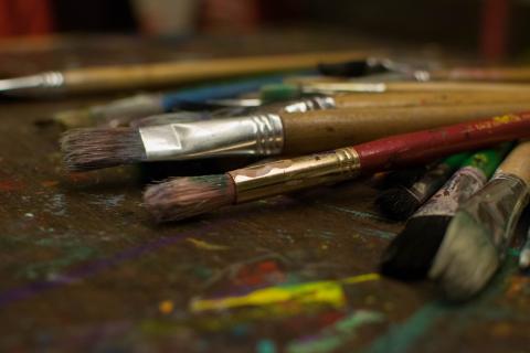 Paintbrush. The Dutch for "paintbrush" is "penseel".