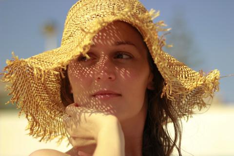 Straw hat. The Dutch for "straw hat" is "strohoed". Straw hat. The Dutch for "straw hat" is "strohoed".