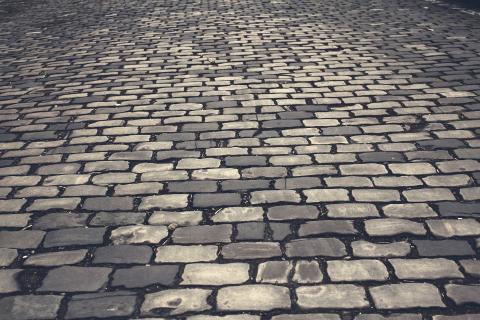 Cobblestones. The Dutch for "cobblestones" is "keien".