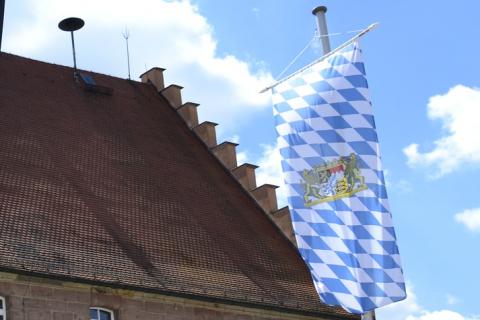 The banner. The Dutch for "the banner" is "het vaandel". The banner. The Dutch for "the banner" is "het vaandel".