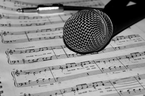Song. The Dutch for "song" is "lied". Song. The Dutch for "song" is "lied".
