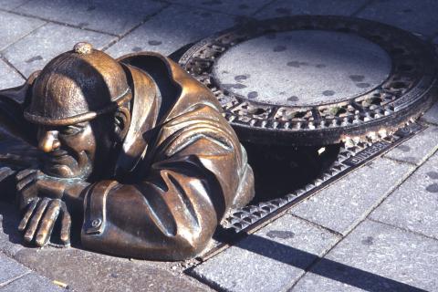 Sewer. The Dutch for "sewer" is "riool". Sewer. The Dutch for "sewer" is "riool".