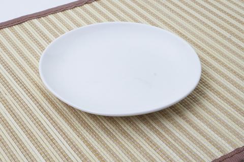 Dish. The Dutch for "dish" is "schotel".