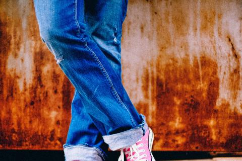 Jeans. The Dutch for "jeans" is "spijkerbroek".