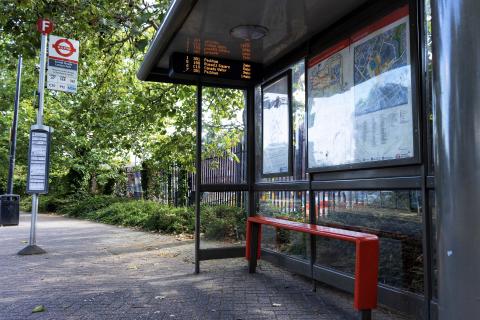 Bus stop. The Dutch for "bus stop" is "bushalte". Bus stop. The Dutch for "bus stop" is "bushalte".