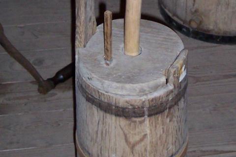 Butter churn. The Dutch for "butter churn" is "botervat". Butter churn. The Dutch for "butter churn" is "botervat".