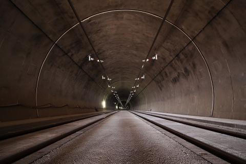 Tunnel. The Dutch for "tunnel" is "tunnel". Tunnel. The Dutch for "tunnel" is "tunnel".