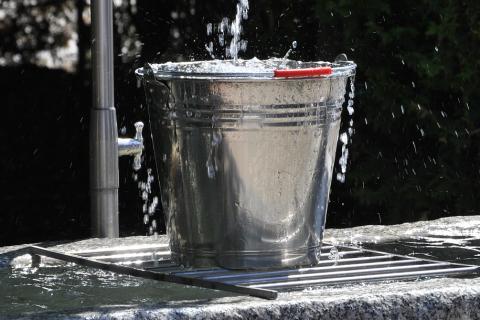 Bucket. The Dutch for "bucket" is "emmer". Bucket. The Dutch for "bucket" is "emmer".