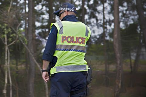 The policeman. The Dutch for "the policeman" is "de politieman". The policeman. The Dutch for "the policeman" is "de politieman".