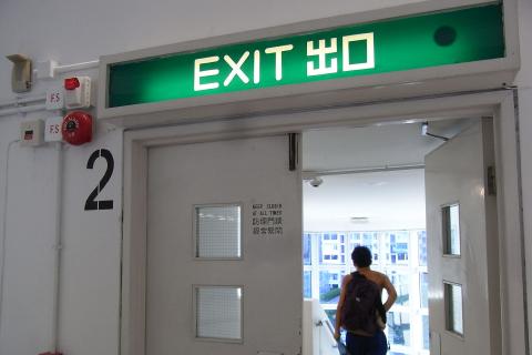 Exit. The Dutch for "exit" is "uittrede". Exit. The Dutch for "exit" is "uittrede".