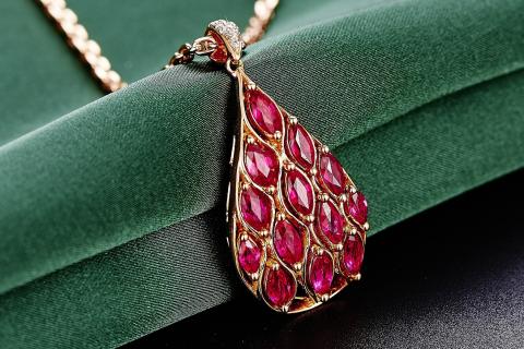 Rubies. The Dutch for "rubies" is "robijnen". Rubies. The Dutch for "rubies" is "robijnen".