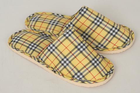 Slippers. The French for "slippers" is "pantoufles". Slippers. The French for "slippers" is "pantoufles".