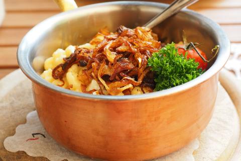 A main course. The French for "a main course" is "un plat principal". A main course. The French for "a main course" is "un plat principal".