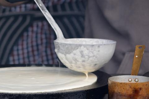 A ladle. The French for "a ladle" is "une louche". A ladle. The French for "a ladle" is "une louche".