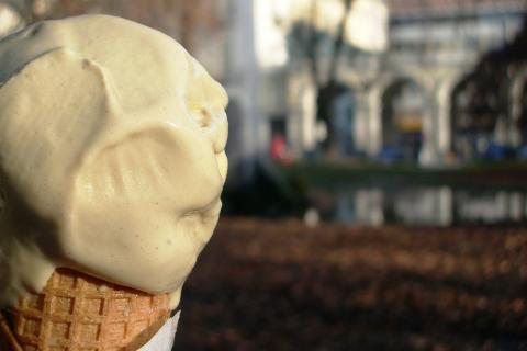Some ice cream. The French for "some ice cream" is "de la glace". Some ice cream. The French for "some ice cream" is "de la glace".