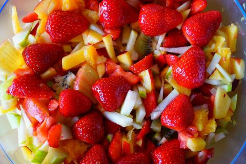 A fruit salad; a fruit cocktail salad. The French for "a fruit salad; a fruit cocktail salad" is "une salade de fruits". A fruit salad; a fruit cocktail salad. The French for "a fruit salad; a fruit cocktail salad" is "une salade de fruits".