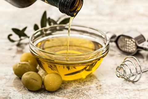 An olive oil. The French for "an olive oil" is "une huile d’olive".