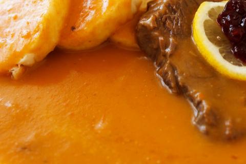 The sauce. The French for "the sauce" is "la sauce".