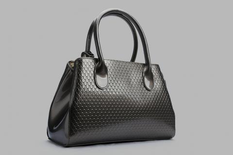 A bag. The French for "a bag" is "un sac".