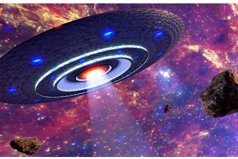 A UFO. The French for "a UFO" is "un ovni".