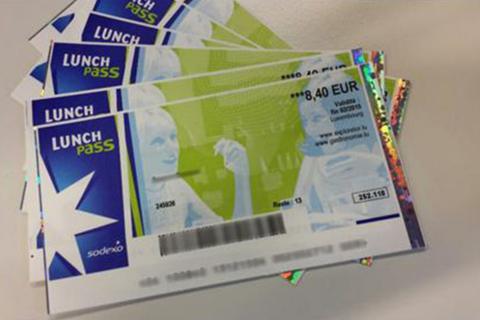 The meal vouchers. The French for "the meal vouchers" is "les chèques repas". The meal vouchers. The French for "the meal vouchers" is "les chèques repas".