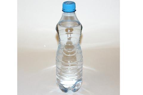 Half a litre of water. The French for "half a litre of water" is "demi-litre d’eau". Half a litre of water. The French for "half a litre of water" is "demi-litre d’eau".