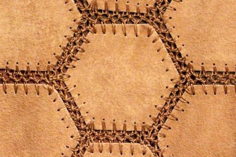 A hexagon is a polygon.. The French for "A hexagon is a polygon." is "Un hexagone est un polygone.". A hexagon is a polygon.. The French for "A hexagon is a polygon." is "Un hexagone est un polygone.".