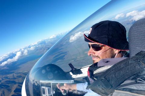 The pilot. The French for "the pilot" is "le pilote". The pilot. The French for "the pilot" is "le pilote".