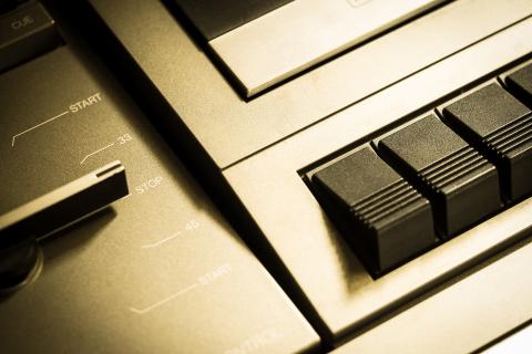 The device; the appliance. The French for "the device; the appliance" is "l’appareil". The device; the appliance. The French for "the device; the appliance" is "l’appareil".
