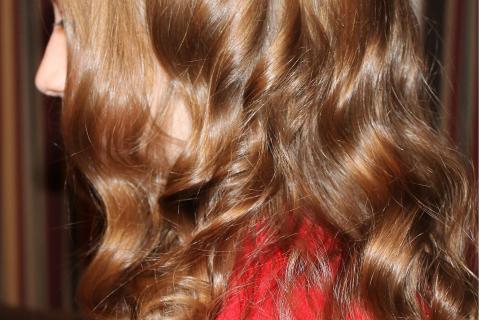 Wavy hair. The French for "wavy hair" is "des cheveux ondulés". Wavy hair. The French for "wavy hair" is "des cheveux ondulés".