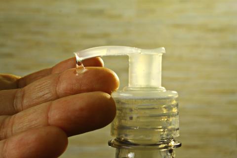 The gel. The French for "the gel" is "le gel".