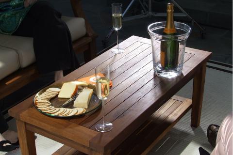 A coffee table. The French for "a coffee table" is "une table basse". A coffee table. The French for "a coffee table" is "une table basse".