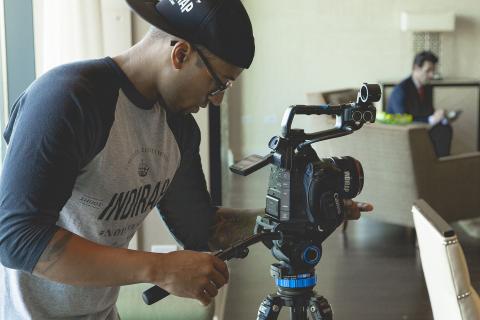 A director; a film maker. The French for "a director; a film maker" is "un réalisateur". A director; a film maker. The French for "a director; a film maker" is "un réalisateur".