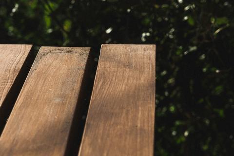 A board. The French for "a board" is "une planche". A board. The French for "a board" is "une planche".