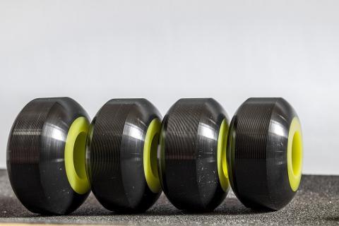 Some castors. The French for "some castors" is "des roulettes". Some castors. The French for "some castors" is "des roulettes".