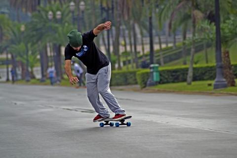 To skateboard. The French for "to skateboard" is "faire du skateboard". To skateboard. The French for "to skateboard" is "faire du skateboard".