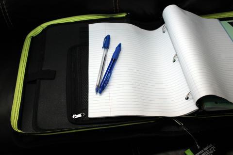 A binder. The French for "a binder" is "un classeur". A binder. The French for "a binder" is "un classeur".