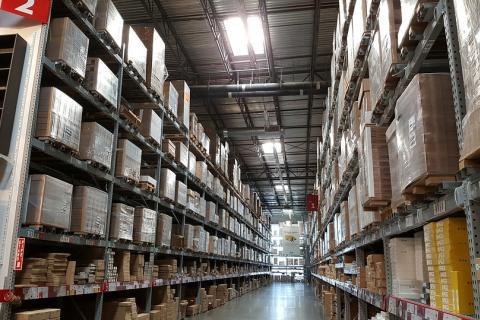 Warehouse. The French for "warehouse" is "entrepôt".