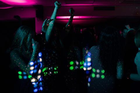 Night club. The French for "night club" is "boite de nuit".