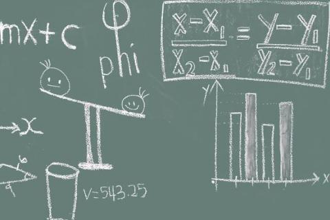 A maths course. The French for "a maths course" is "un cours de maths".