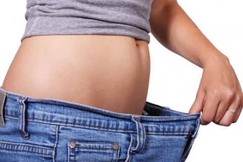 To lose weight. The French for "to lose weight" is "mincir".