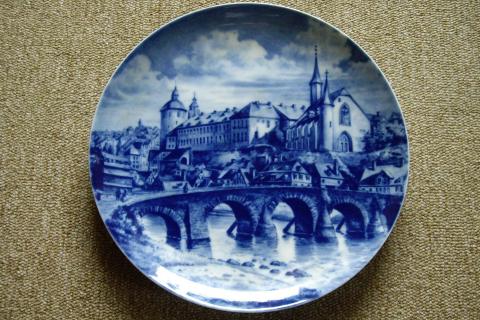 A plate. The French for "a plate" is "une assiette". A plate. The French for "a plate" is "une assiette".