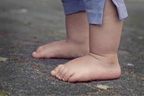 Feet. The French for "feet" is "pieds". Feet. The French for "feet" is "pieds".