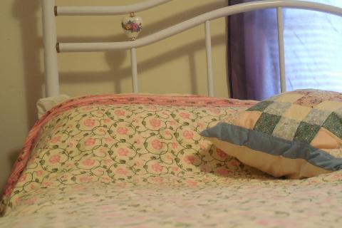 Bed. The French for "bed" is "lit". Bed. The French for "bed" is "lit".