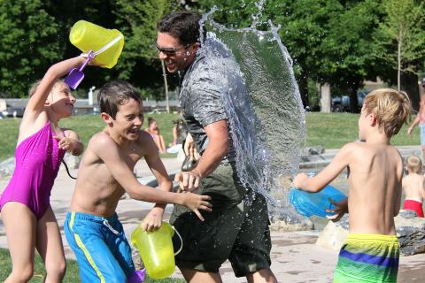 To play. The French for "to play" is "jouer". To play. The French for "to play" is "jouer".