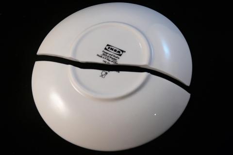 My plate is broken.. The French for "My plate is broken." is "Mon assiette est cassée.". My plate is broken.. The French for "My plate is broken." is "Mon assiette est cassée.".